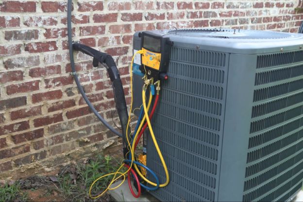 Outdoor air conditioner unit with a refrigerant measuring tool